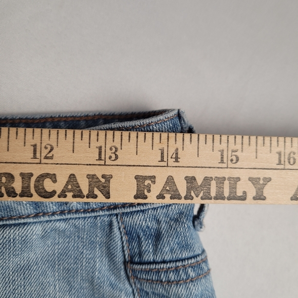 American Eagle Lightwash Hi Rise Festival Distressed Shorts Size 4 - Picture 10 of 12